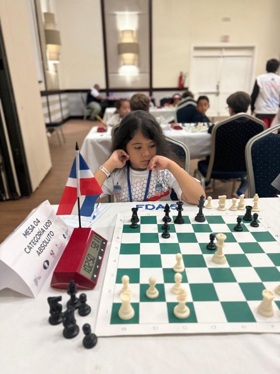 Jovencita-Esther Ramírez de 8 años gana 2 Medallas Oro y Plata en III Centroamericano de Ajedrez Escolar.