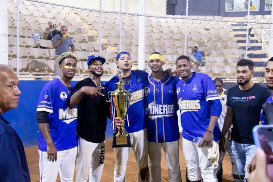 Mineros