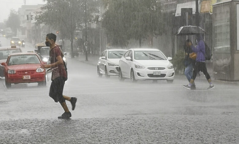 COE emite alerta verde para seis provincias y reporta los daños asociados a un tornado ocurrido en Mao.