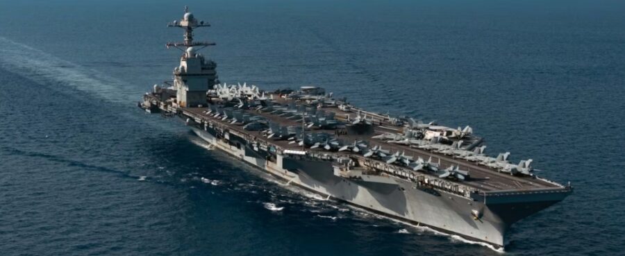 Uno de los portaaviones enviados por  Estados Unidos al mar Caribe como parte de un extenso  despliegue militar que mantiene en vilo a medio continente.