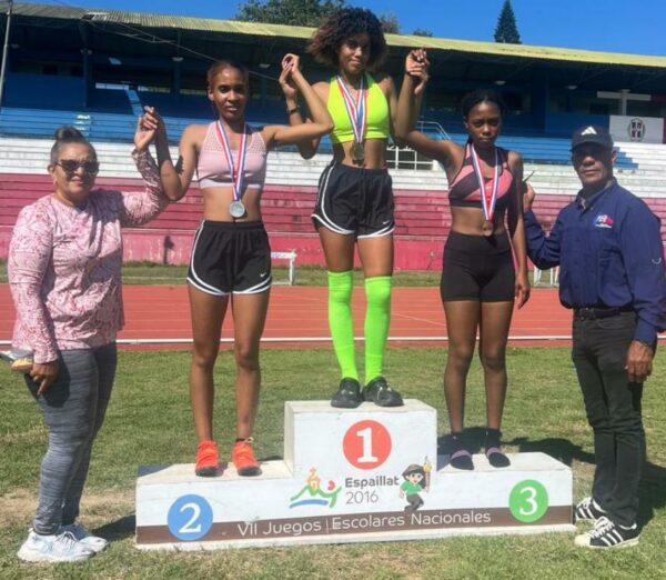 Almonte-Premiación en Santiago Más Mujeres