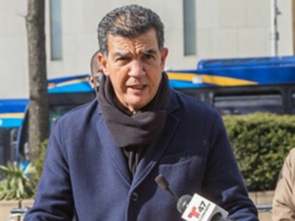 Comisionado DOT exhorta conductores NYC precaución al oscurecer más tempran