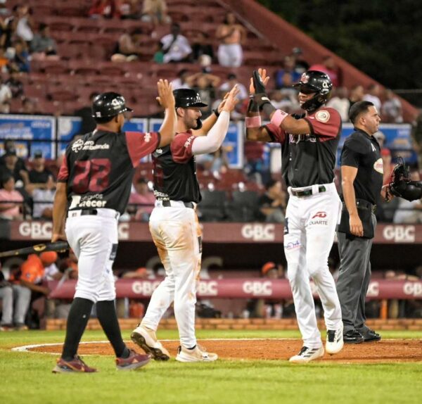 Gigantes-Saludo