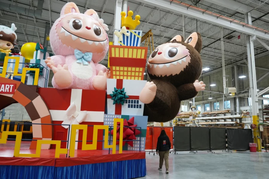 Muñecos gigantes de LaBUBU.