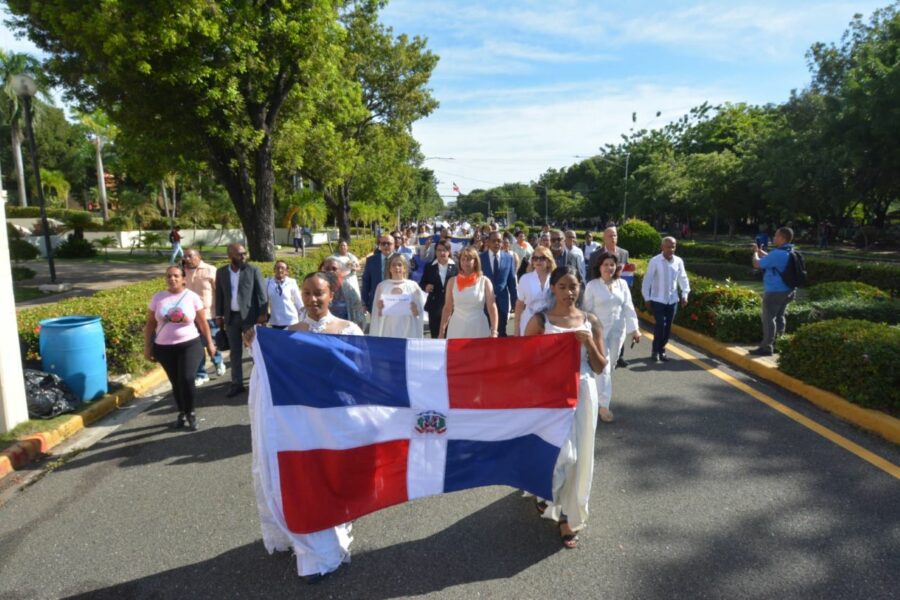 UASD realiza marcha