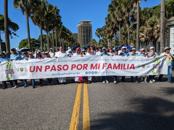 Un Paso Por Mi Familia 2025.