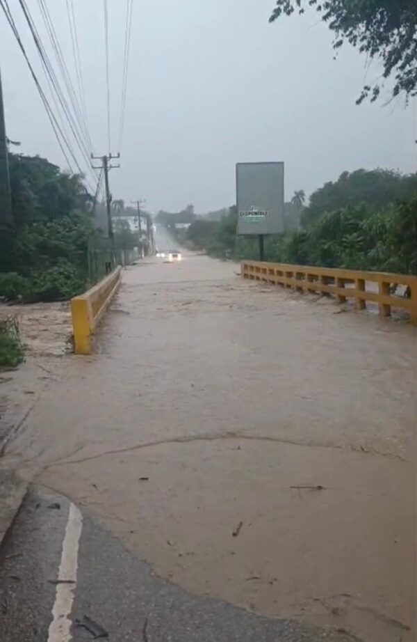 Así lucia el puente en el municipio de Puerto Plata, tras los efectos de las lluvias.