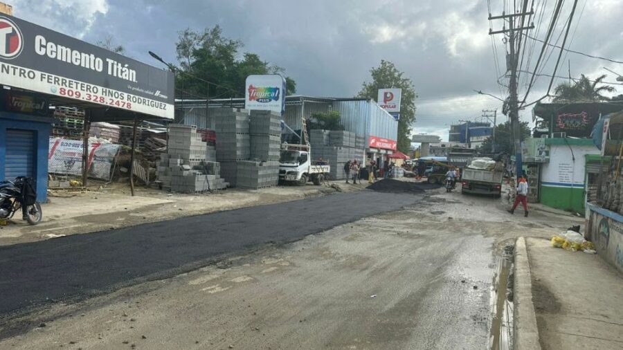 Calles en acondicionamiento en Villa Mella.