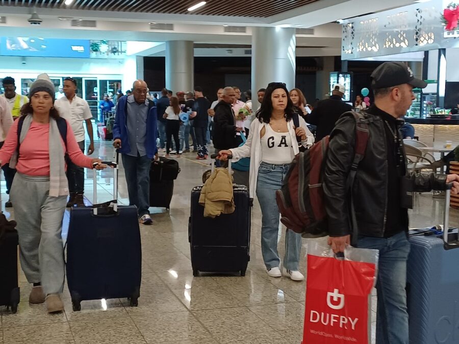 dominicanos en aila