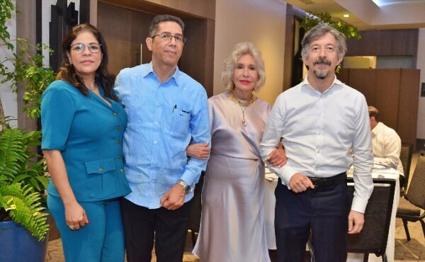 Audry Pérez, Manuel Olivero, Isabel Auffant y Giovanni Báez Auffant.