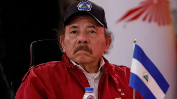 El gobierno de Ortega y su esposa ha reaccionado con cautela a la caída de Maduro.