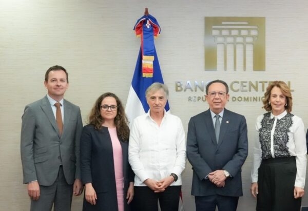 Gobernador Valdez Albizu recibió a Raúl Fuentes Milani.