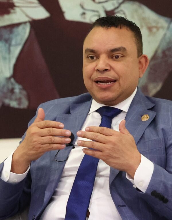 Julio Landrón, director del SNS, consideró que “no tiene razón de ser” el piquete convocado por los gremios de enfermería. José de León