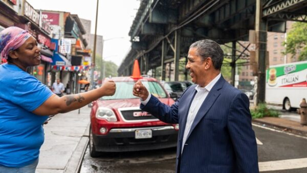 Congresista espaillat da donaciones