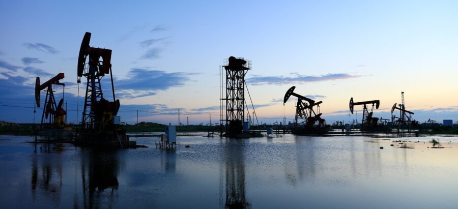 El petróleo de Texas cae un 10.7  %, hasta los 84.63 dólares el barril, ante una posible liberación de las reservas de emergencia por la guerra contra Irán.