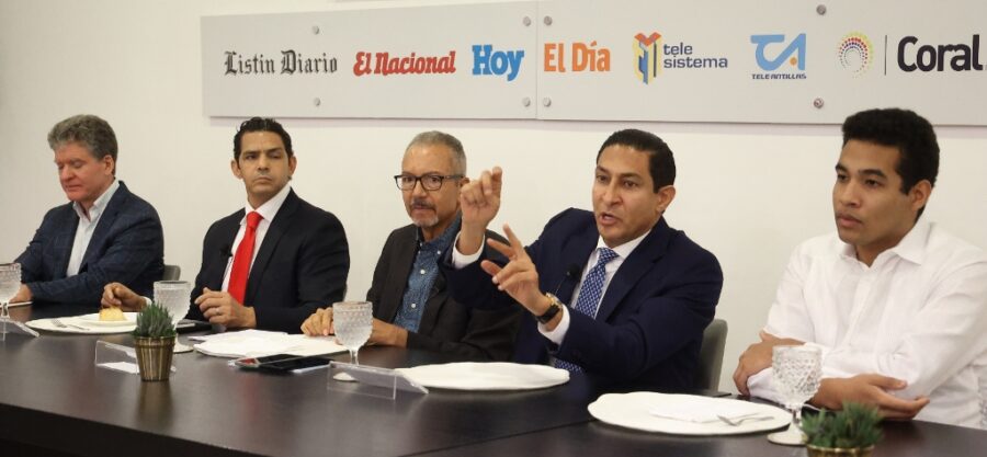 González y Gatón dialogaron sobre la situación global en el Almuerzo del Grupo de Comunicaciones Corripio.  JOSé DE LEóN