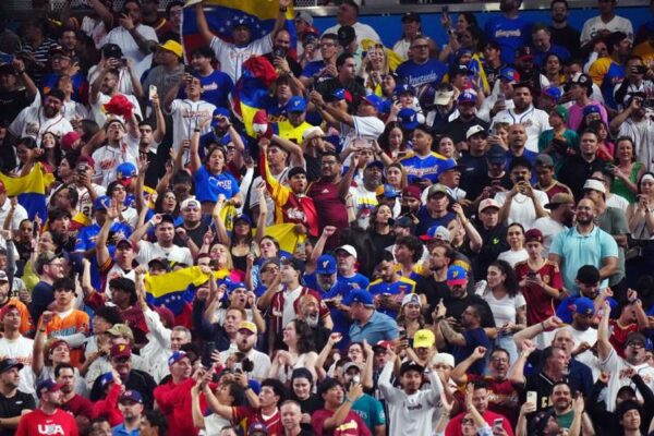 Fanáticos en el Clásico