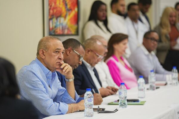 La licitación para medicamentos de la red pública estuvo encabezada por el director de Promese, José Luis López Pérez.