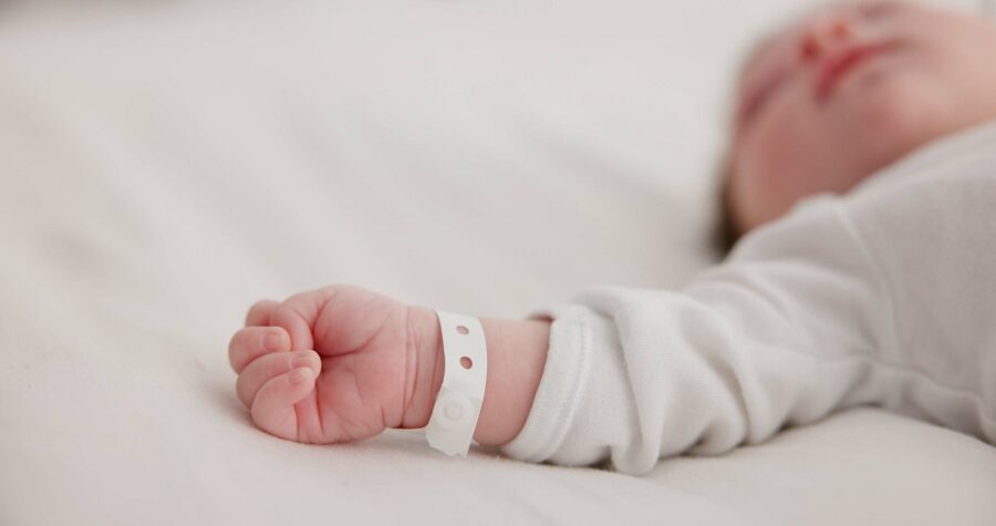Las muertes infantiles alcanzan los 306 casos en lo que va de año para una reducción de un 16% al compararse con igual período del año pasado, cuando la cifra alcanzaba los 364 decesos.