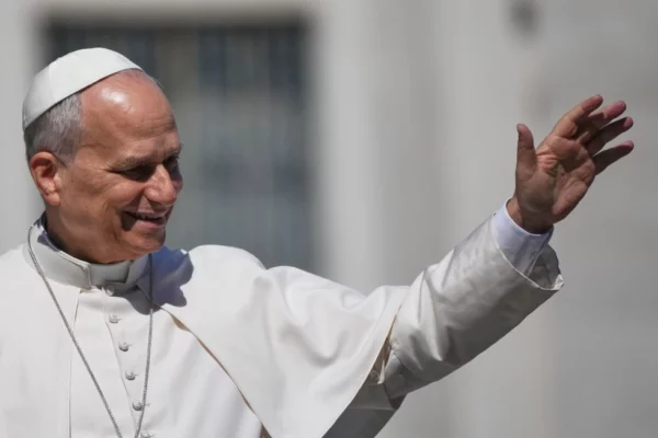 El papa León XIV en la Plaza de San Pedro en el Vaticano el 25 de marzo del 2026. (AP foto/Alessandra Tarantino)