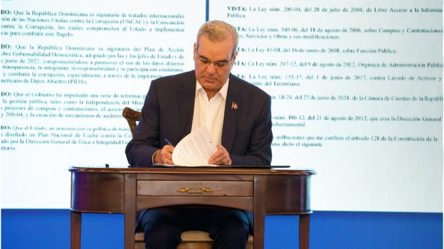 Abinader-firma