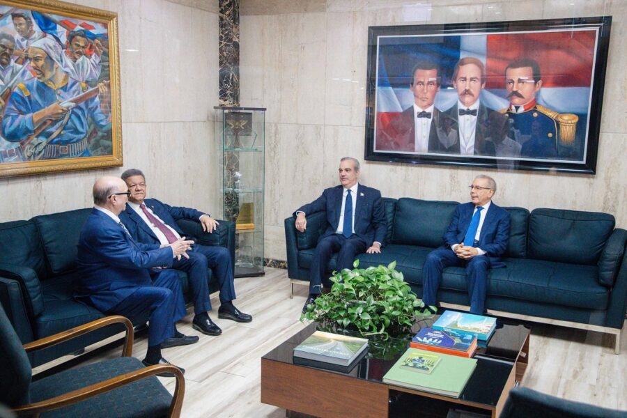 Abinader y expresidentes