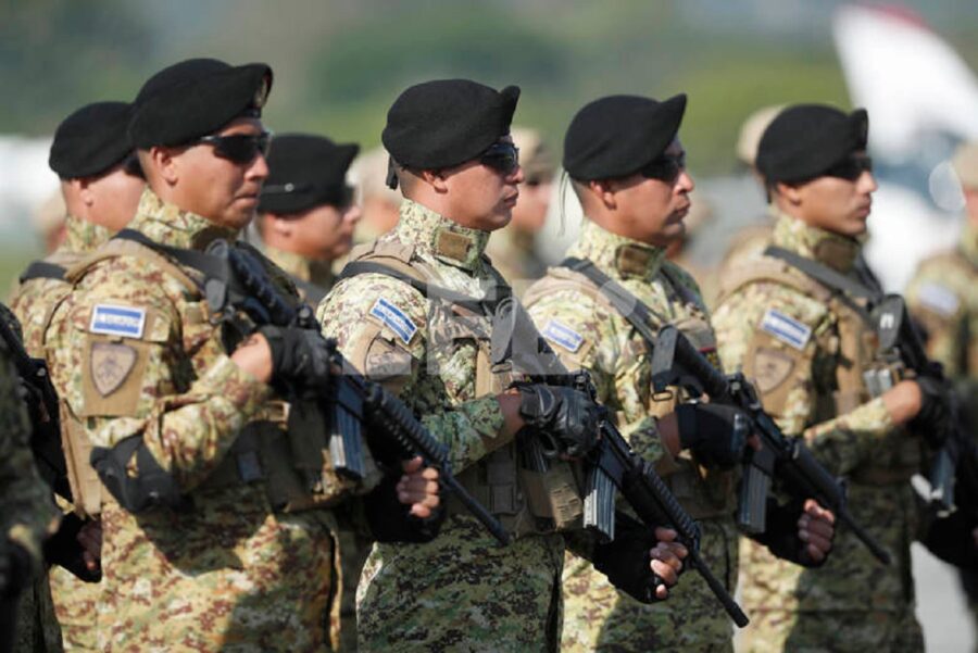 Militares