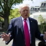 Trump afirma que EE.UU. se apoderó de un barco iraní que intentó burlar el bloqueo naval
