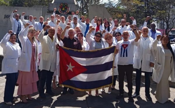 La brigadas de médicos cubanos sale de Guatemala.
