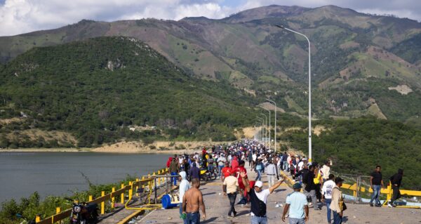 Organizaciones de la provincia San Juan ha convocado a protestas en oposición a la explotación minera en sus montañas. efe