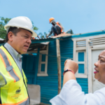 Reparan viviendas en La Isabela para mejorar condiciones de familias vulnerables